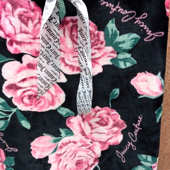 NWT Juicy Couture Oversized Plush Throw Blanket Roses/Black 60x70 - Picture 2 of 5